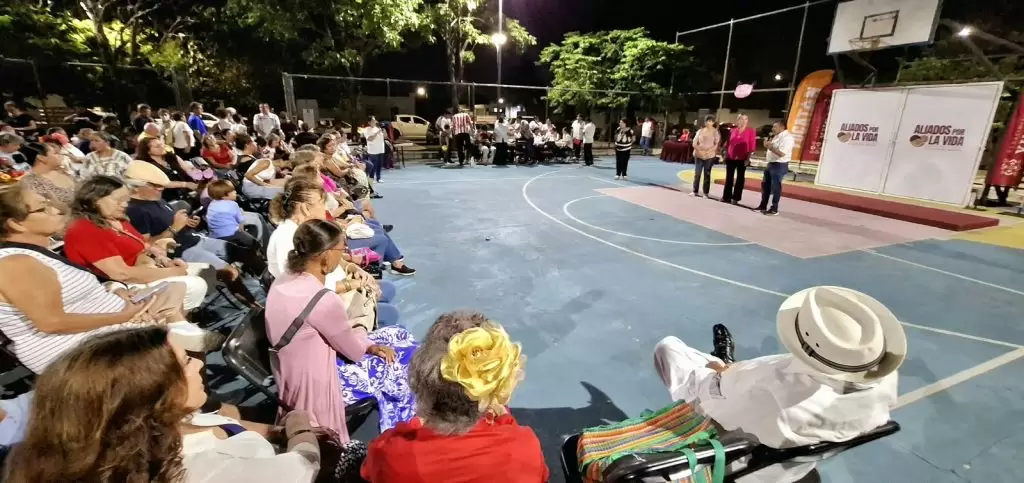 Acercan servicios gratuitos de salud a familias de Las Américas