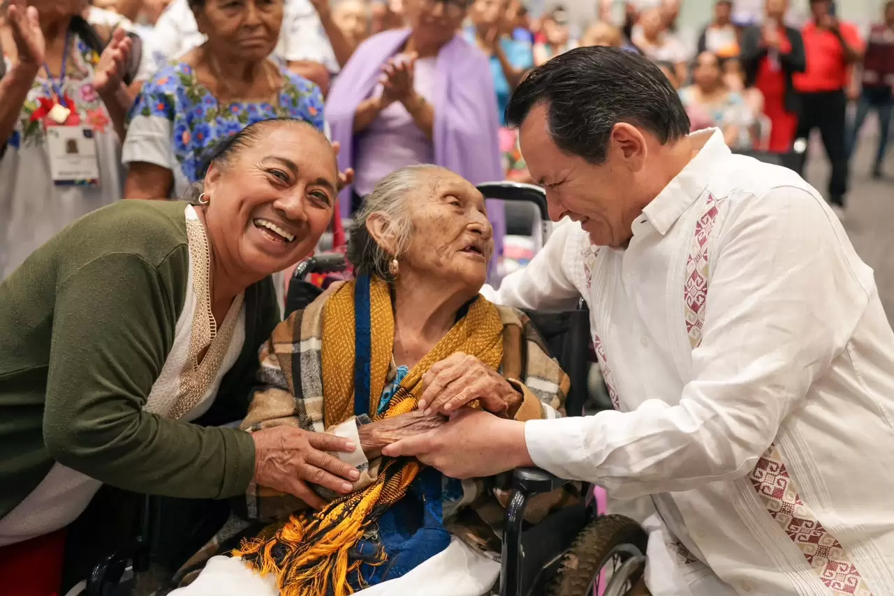 Yucatán reconoce a las manos que reciben la vida: 313 parteras tendrán apoyo económico