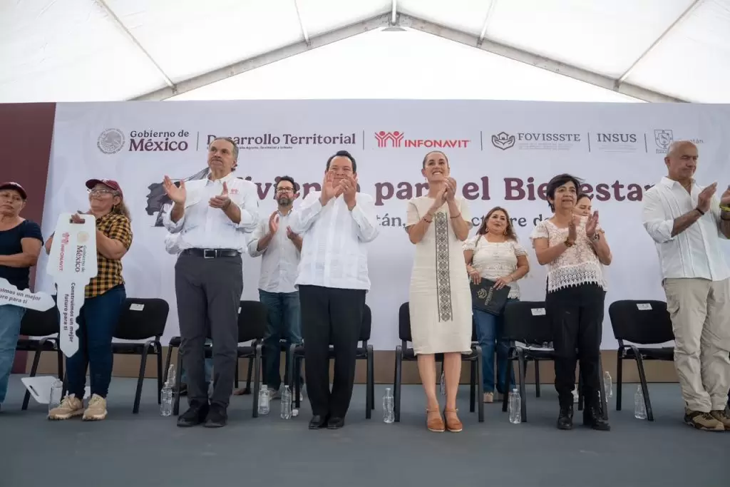 Guadalupe no alcanzaba el puntaje del Infonavit; hoy la Presidenta le entregó las llaves de su casa: 432 viviendas en Umán